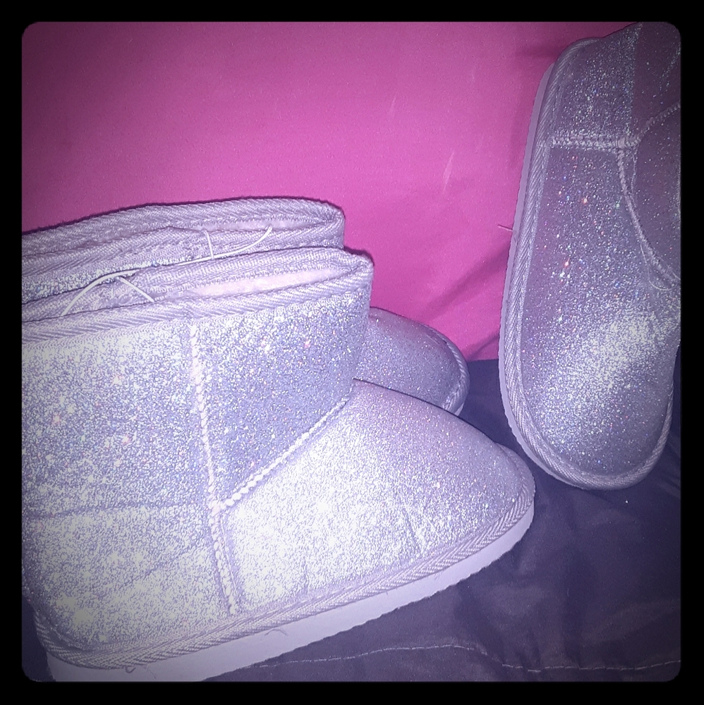 Silver Girls Boot Sheepskin Faux Fur Insole NWT